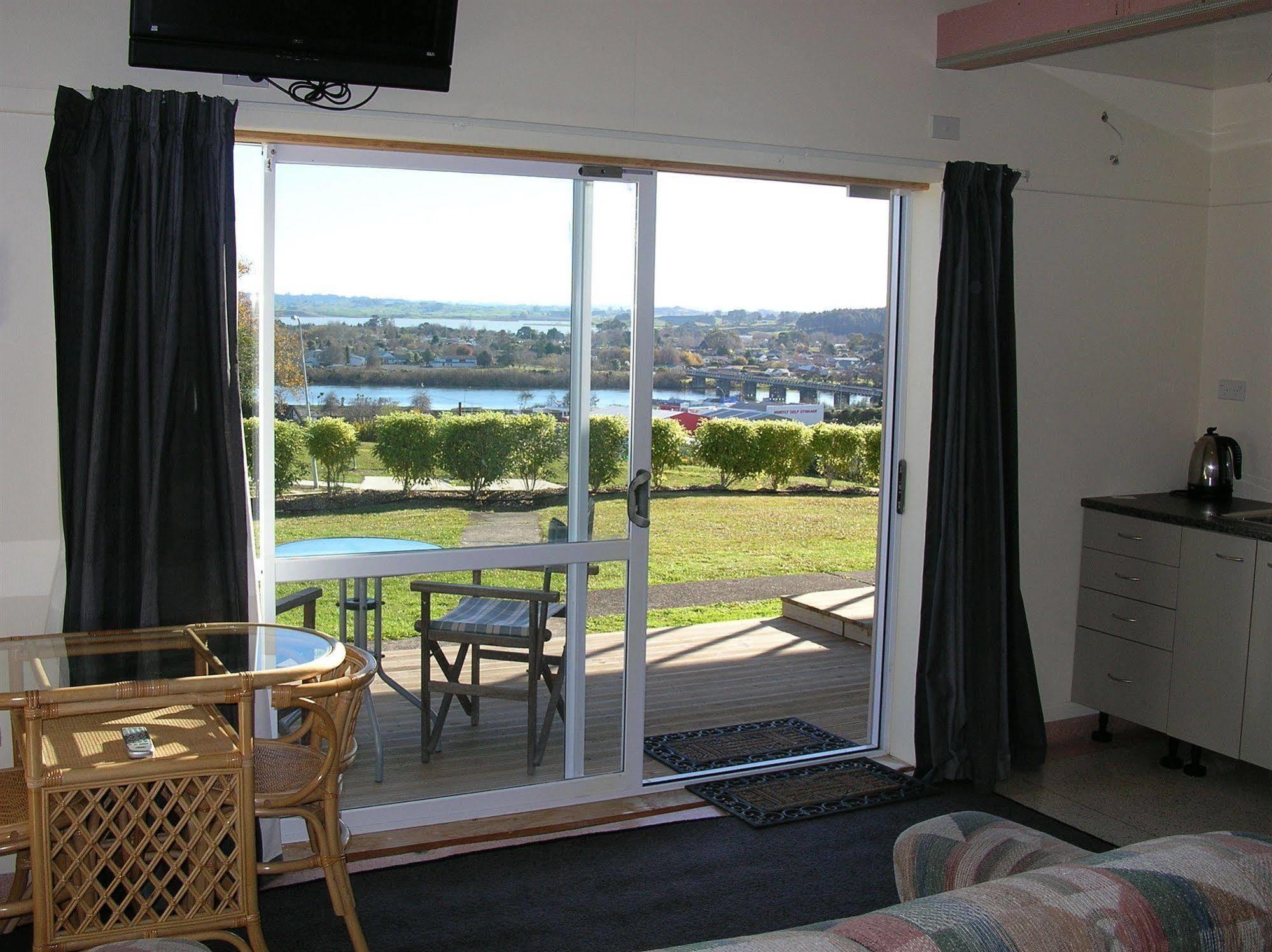 Hotel Manor Views Nz Huntly Exteriér fotografie